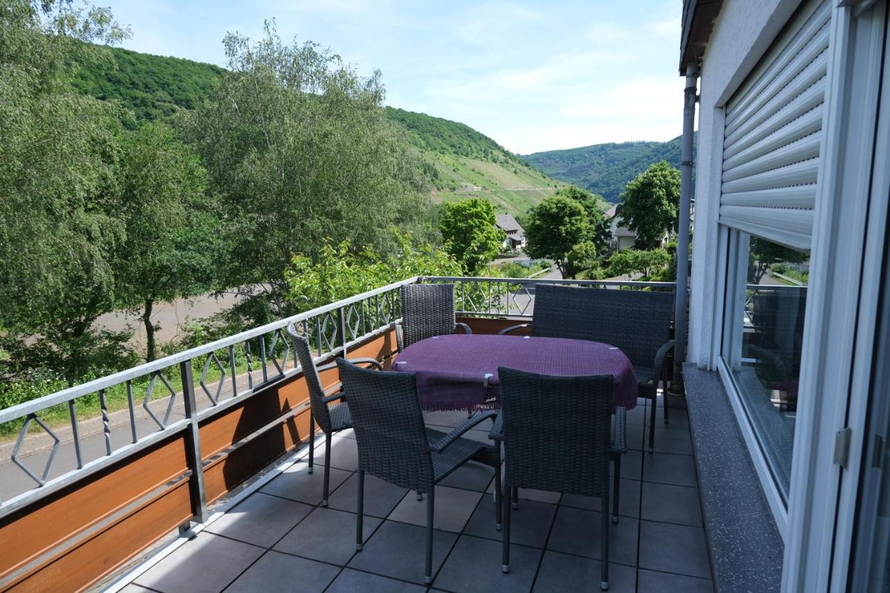 Weingut & Gaestehaus Mees Apartment Briedel Exterior photo