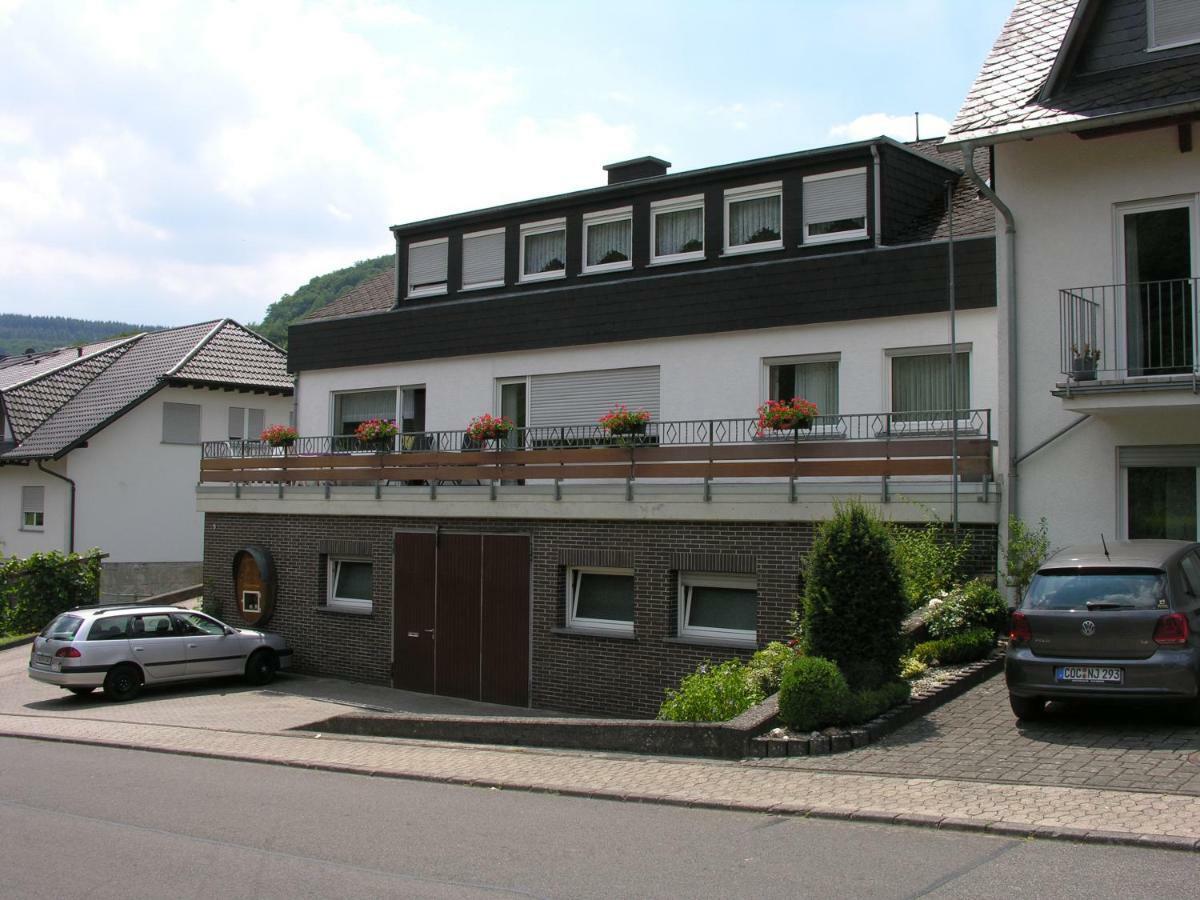 Weingut & Gaestehaus Mees Apartment Briedel Exterior photo